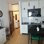Darko 公寓 *